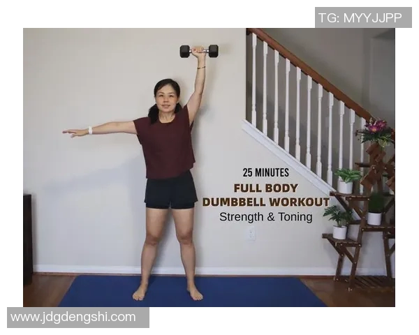 增强肩部力量的三头哑铃后伸训练方法与技巧解析